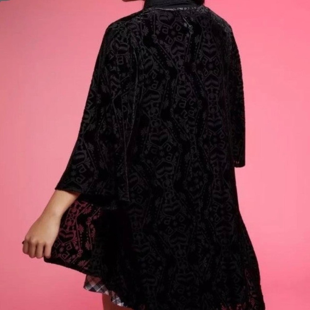 Sailor moon Hottopic Exclusive Velvet Kimono cardigan (L)